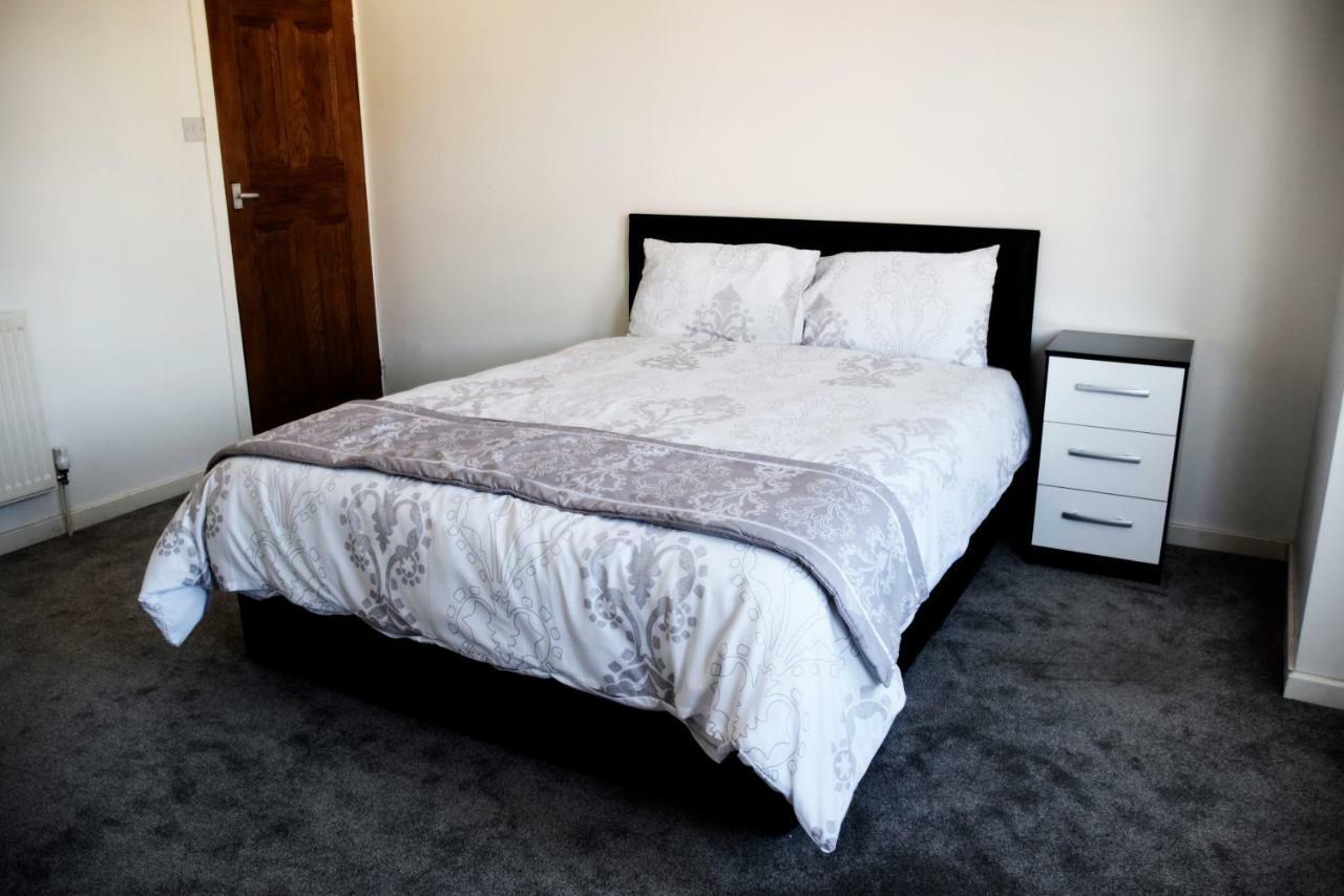 Central 2 Bed Apartment Лестър Екстериор снимка