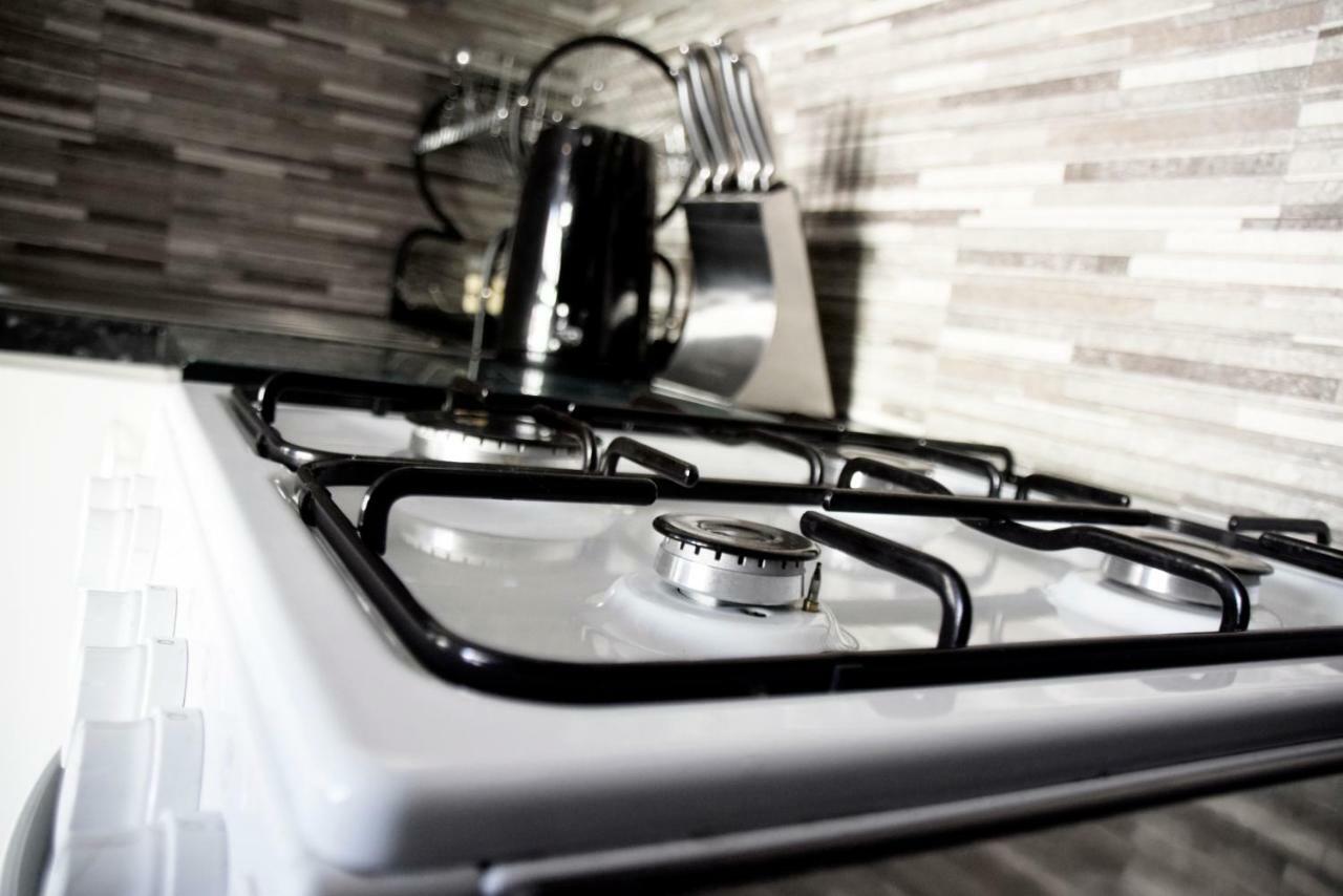 Central 2 Bed Apartment Лестър Екстериор снимка