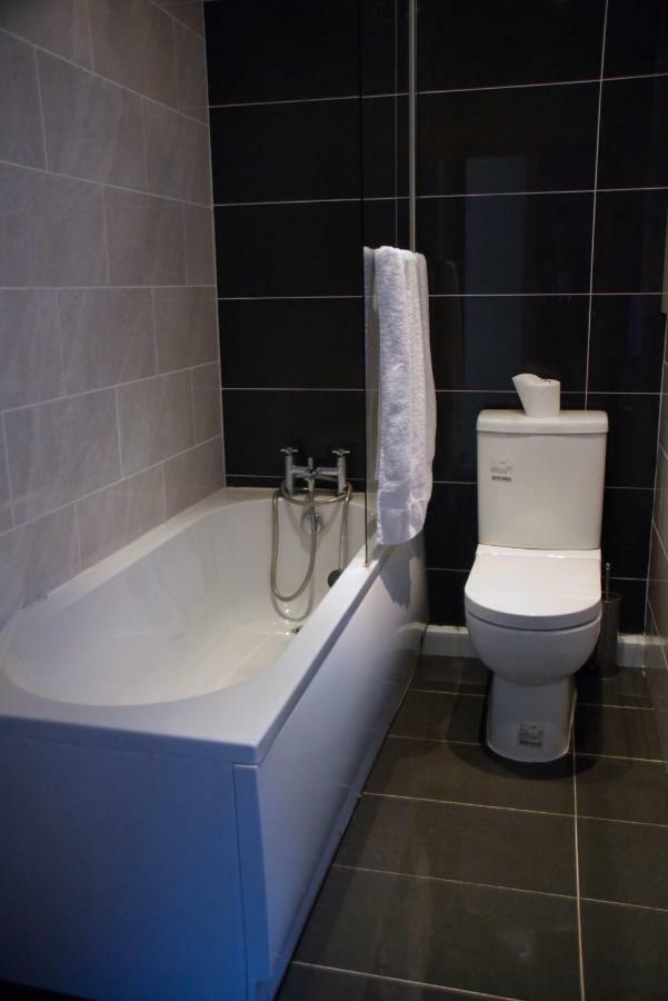 Central 2 Bed Apartment Лестър Екстериор снимка