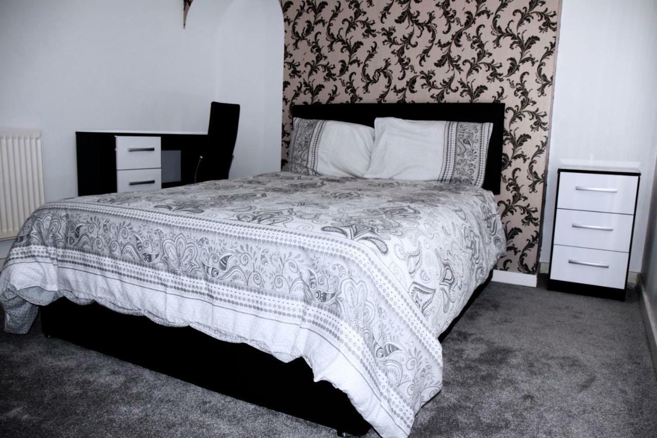 Central 2 Bed Apartment Лестър Екстериор снимка